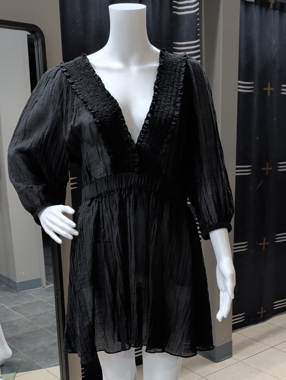 cinq a sept Black NWT  Coverup - Size Medium